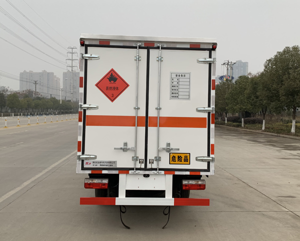 東風途逸3米9易燃液體廂式運輸車