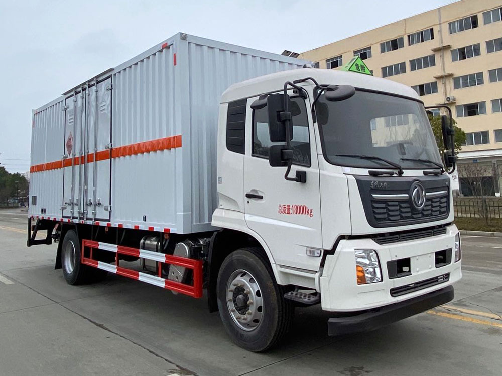 東風(fēng)天錦6米8易燃固體廂式運(yùn)輸車